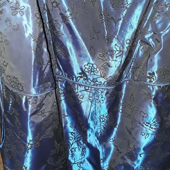 Stunning Dress - Picture 3 of 8